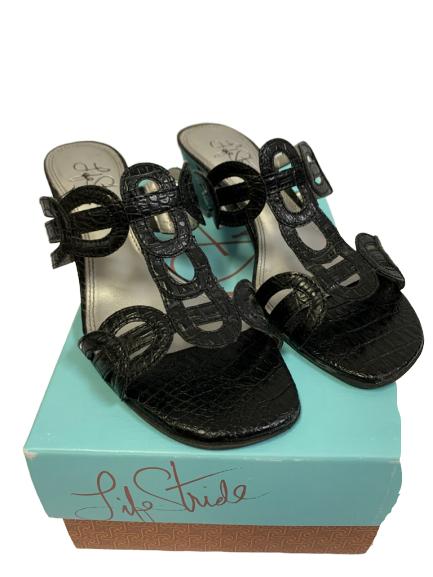 LADIES LIFE STRIDE BLACK PATENT SANDALS SIZE 5.5: LADIES LIFE STRIDE BLACK PATENT SANDALS- size 5.5- good condition