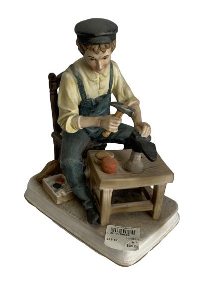 VTG ARNART 5TH AVE HAND PAINTED SHOEMAKER: VINTAGE ARNART 5TH AVE HAND PAINTED SHOEMAKER FIGURINE - 6.5" h x 5.5" w