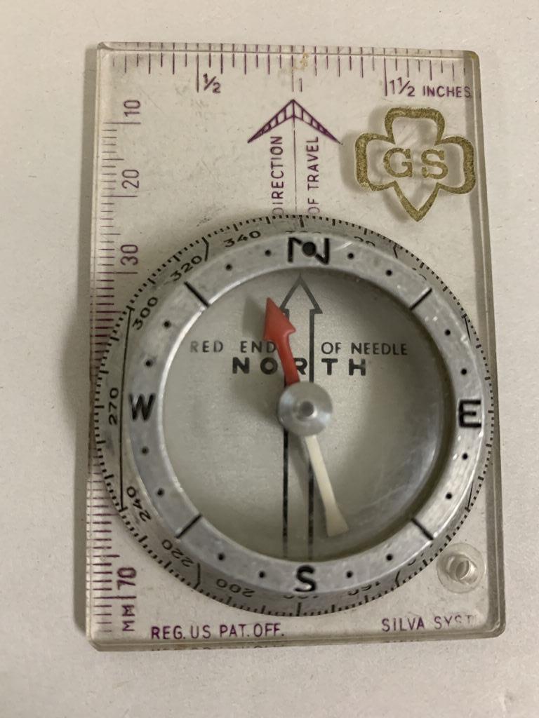 VINTAGE GIRL SCOUT COMPASS: VINTAGE GIRL SCOUT COMPASS 3" X 2"