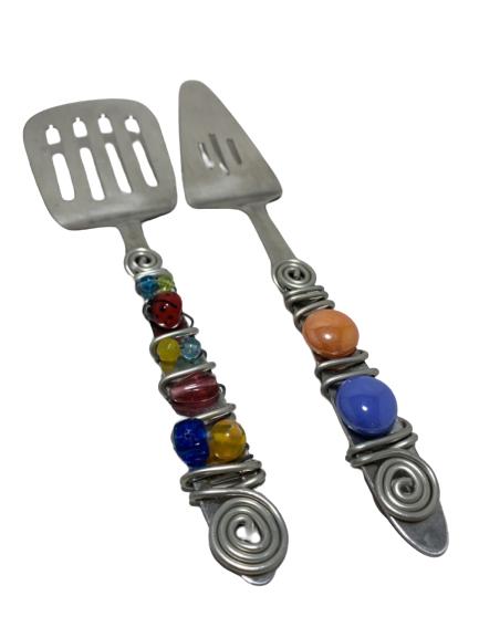 NOVELTY PAIR OF SERVING UTENSILS: NOVELTY PAIR OF SERVING UTENSILS