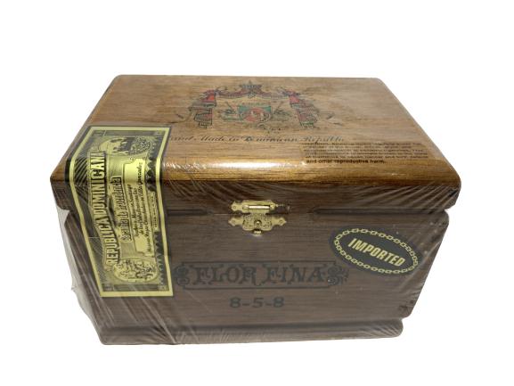 FLOR FINA BOX OF UNOPENED CIGARS BOX OF 25: FLOR FINA BOX OF UNOPENED CIGARS BOX OF 25 - unopened box, condition unknown