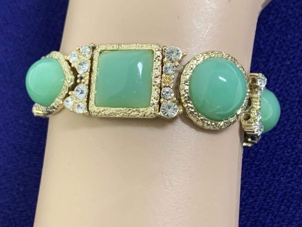 VINTAGE GOLD, RHINESTONE AND JADE STRETCH BRACELET (1 of 3)