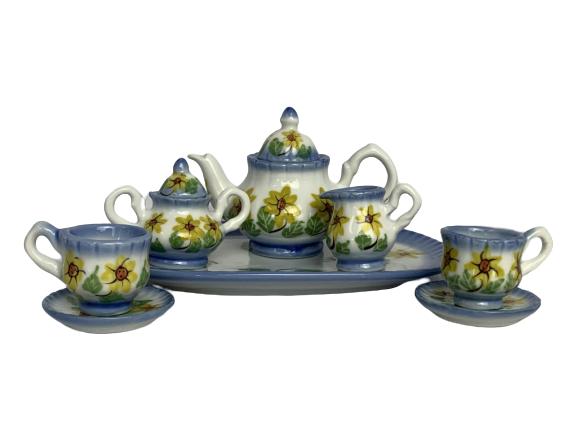 FLOWERS & LADYBUGS MINI PORCELAIN TEA SET (1 of 11)