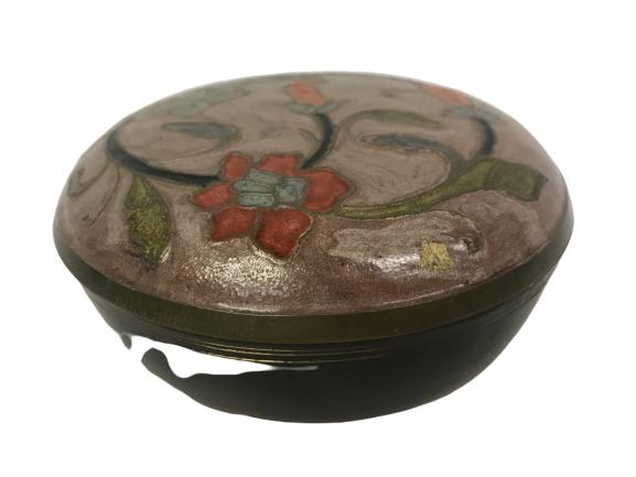 VINTAGE BRONZE BOWL WITH FLORAL LID 4.25" WIDE: VINTAGE BRONZE BOWL WITH FLORAL LID 4.25" WIDE -4.25" wide x 2" tall -11.72 0Z.