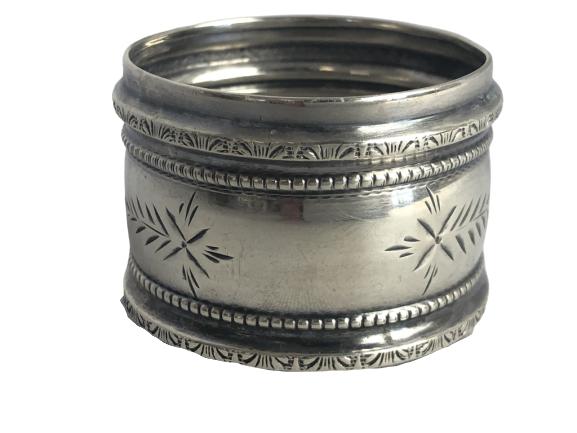 VINTAGE STERLING SILVER ENGRAVED NAPKIN RING 1.75": VINTAGE STERLING SILVER ENGRAVED NAPKIN RING 1.75" -1.75" diameter x 1.25" tall -11.3 grams -Engraved "N & L" on back of ring, see images