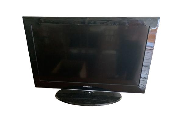 SAMSUNG 32"FLATSCREEN TV (1 of 3)