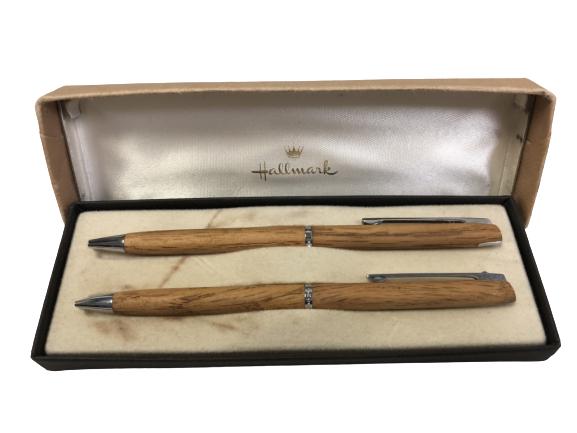 HALLMARK RED OAK WOODEN PEN & PENCIL SET IN BOX (1 of 3)