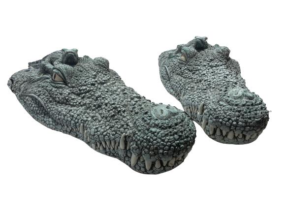 PAIR OF DECORATIVE RESIN ALLIGATOR HEADS 18" (1 of 6)