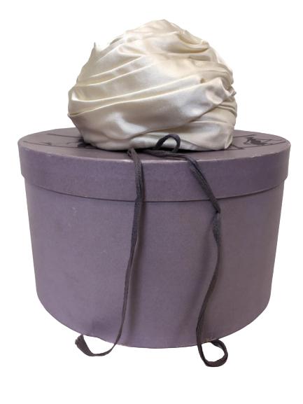 VINTAGE BLOOMINGDALES TURBAN STYLE HAT W BOX (1 of 8)