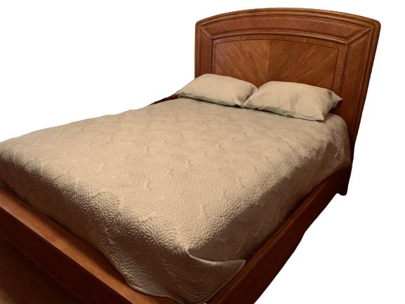 TOMMY BAHAMA INSPIRED COMPLETE QUEEN BED: TOMMY BAHAMA INSPIRED COMPLETE QUEEN BED MUST BE PICKED UP IN PALM BEACH GARDENS 8/24 BETWEEN 11-1