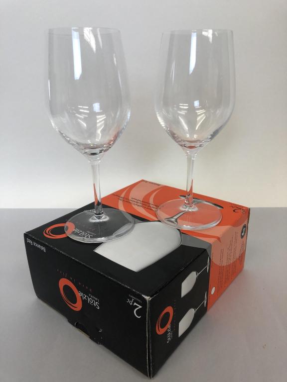 2 STOLZLE GERMAN CRYSTAL RED WINE GLASSES NIB 8": 2 STOLZE GERMAN CRYSTAL RED WINE GLASSES NEW IN BOX 8" H X 2.5" D 8.5" X 7" X 3.5" BOX -EXCELLENT CONDITION