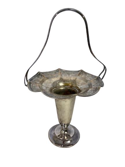 VTG MERIDEN 514 SILVER PLATE HANDLED BASKET (1 of 6)