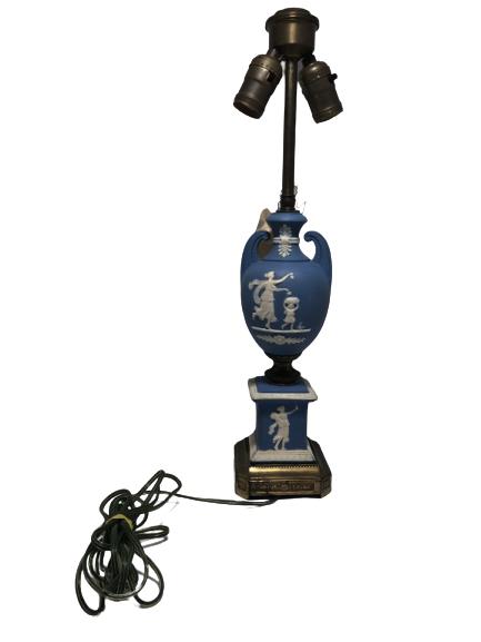 VTG WEDGEWOOD JASPERWARE BLUE TABLE LAMP (1 of 8)