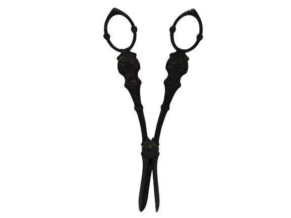 ANTIQUE BLACK IRON RUSTIC SCISSORS (1 of 5)