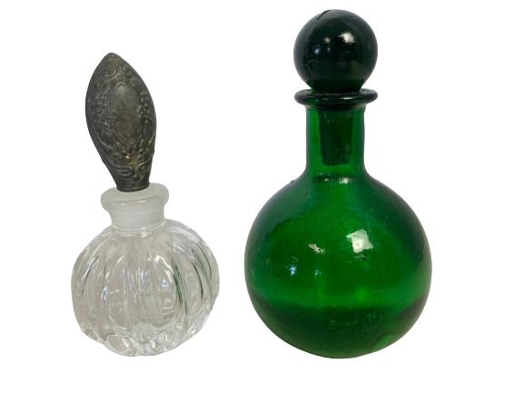 VINTAGE PERFUME BOTTLES SET/2 (1 of 2)