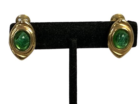 VINTAGE GOLD CLIP EARRINGS W/ GREEN STONE (1 of 4)