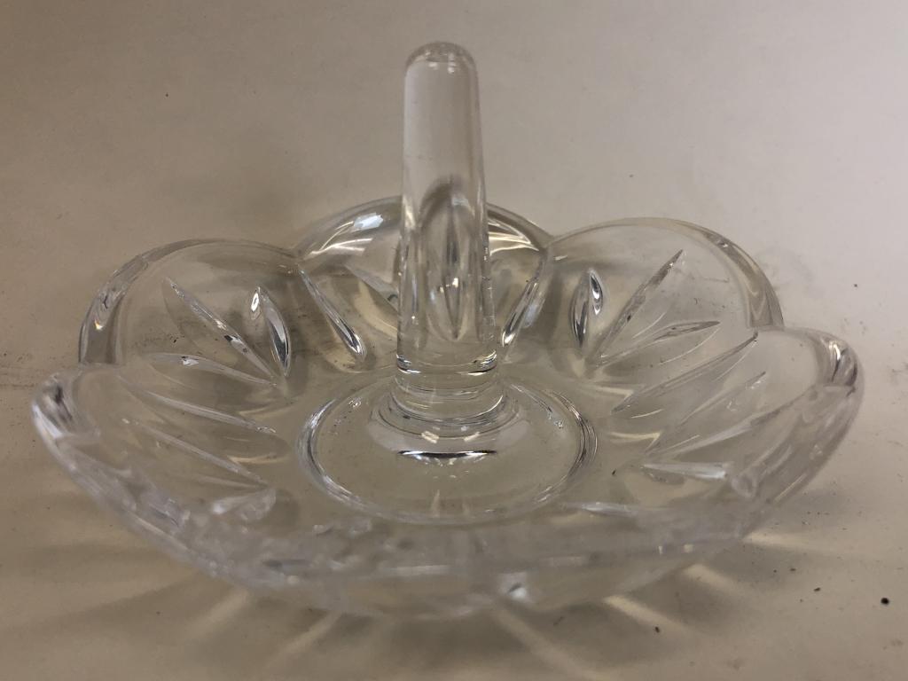 VTG GLASS FLORAL RING JEWELRY HOLDER: VTG GLASS FLORAL RING JEWELRY HOLDER