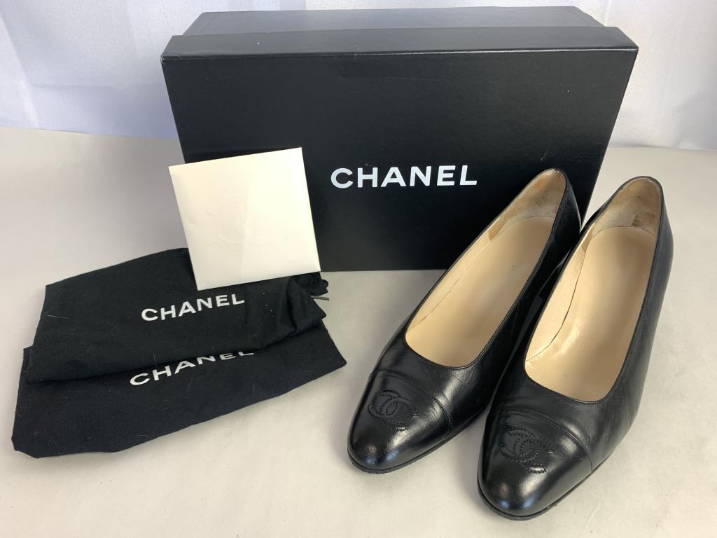 VINTAGE CHANEL CLASSIC BLACK PUMPS SIZE 37 (1 of 8)