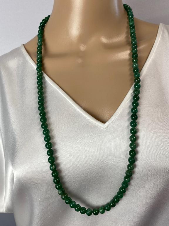 VINTAGE BEADED JADE NECKLACE 16" LONG (1 of 2)