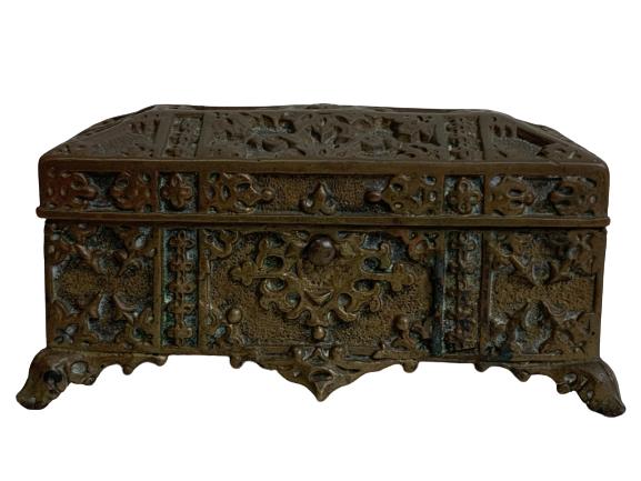 VTG DECORATIVE ENGRAVED BRASS MINI CHEST 3.5" (1 of 6)