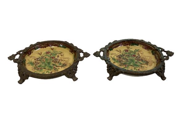 VINTAGE LOT OF 2 DECORATIVE FOOTED STANDS 7" x 1" (1 of 6)