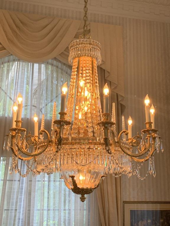 SPECTACULAR DESIGNER  CRYSTAL CHANDELIER (1 of 6)