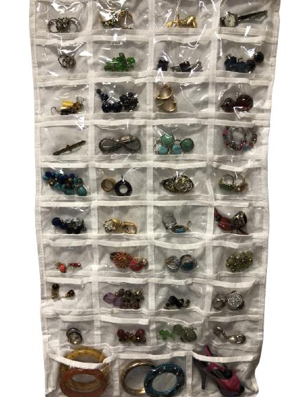 100+ PIECES OF VINTAGE COSTUME JEWELRY ASSORTED (1 of 4)