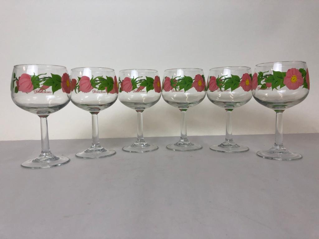 6 VINTAGE FRANCISCAN WINE GLASSES 6": 6 VINTAGE FRANCISCAN WINE GLASSES -6" HEIGHT -NO CHIPS