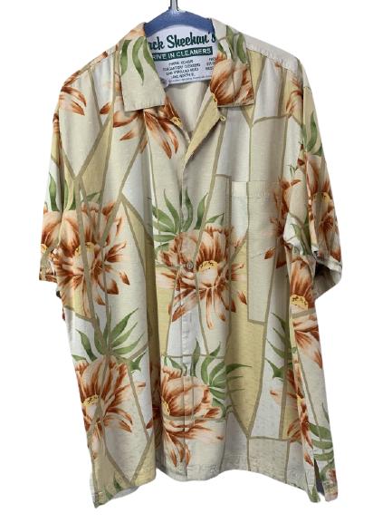TOMMY BAHAMA 100% SILK HAWAIIAN SHIRT SIZE MEDIUM (1 of 3)