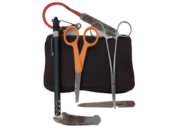 ASSORTED FLY FISHING GEAR / TACKLE W LEATHER CASE (1 of 3)