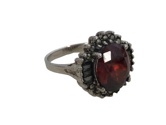 VINTAGE SILVER RING W/ GARNET STONE SIZE 7 (1 of 4)