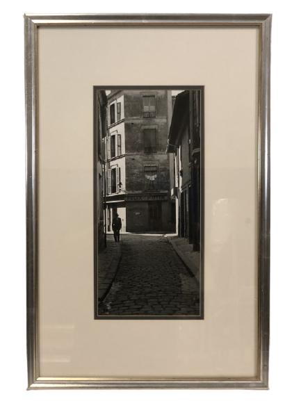 VINTAGE B/W STREET SCENE PHOTOGRAPH (1 of 7)