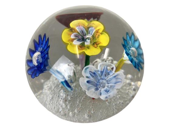 VINTAGE MURANO ART GLASS SCULPTURE/ FLOWERS 3": VINTAGE MURANO ART GLASS SPHERE SCULPTURE WITH BRIGHT RAINBOW COLORED CONTROLLED BUBBLE FLOWERS INSIDE -3" DIAMETER -VERY GOOD CONDITION -REMNANTS OF MURANO LABEL ON BOTTOM