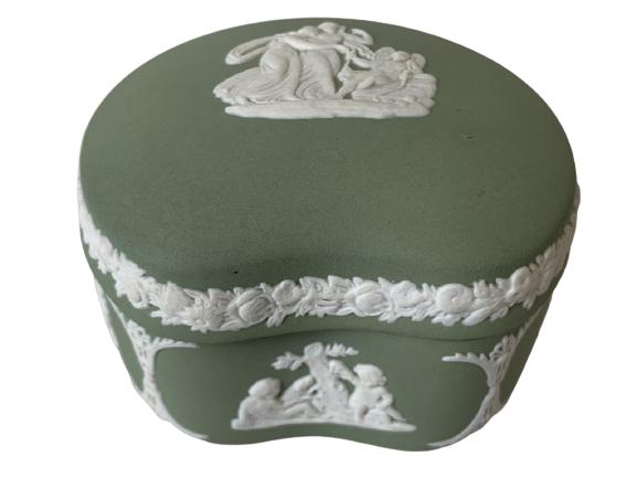 VINTAGE WEDGEWOOD GREEN TRINKET BOX 3" (1 of 6)