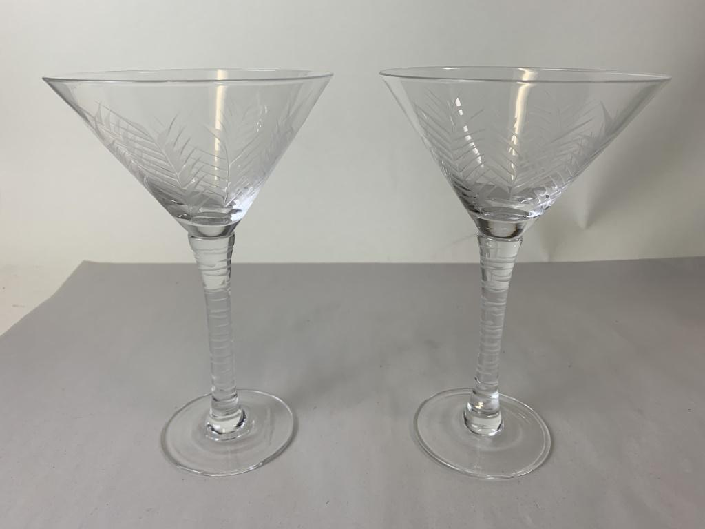 TOMMY BAHAMA ETCHED MARTINI GLASS SET OF TWO  8" (1 of 9)