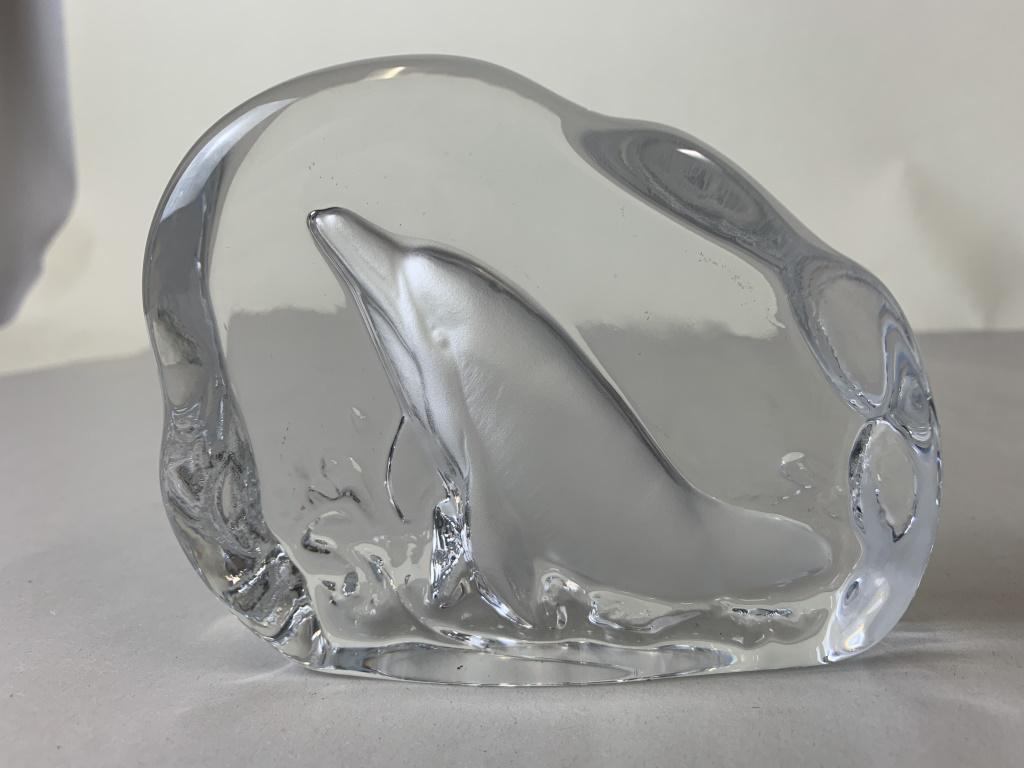 DOLPHIN GLASS CRYSTAL PAPER WEIGHT 3.5": DOLPHIN GLASS CRYSTAL PAPER WEIGHT 3.5"