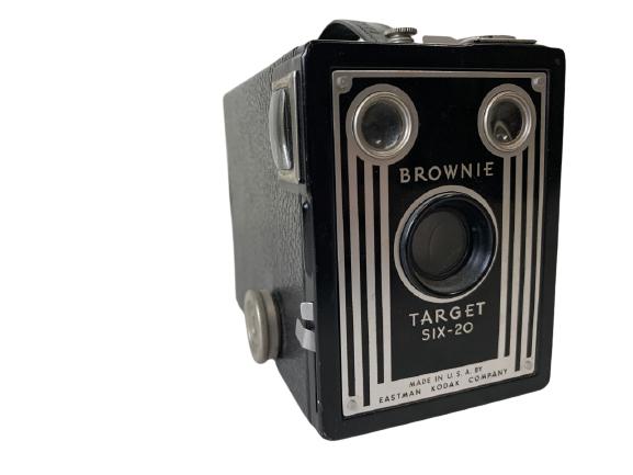 VINTAGE BROWNIE TARGET SIX-20 CAMERA 3" (1 of 9)