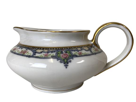 VINTAGE THEODORE HAVILAND CHINA GRAVY BOAT: VINTAGE THEODORE HAVILAND CHINA GRAVY BOAT -5" X 4.25" X 2.5"