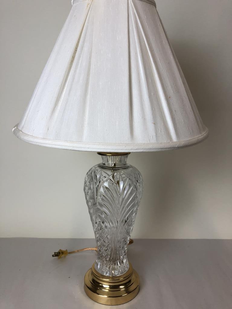 VINTAGE GLASS AND BRASS BASE LAMP 24" (1 of 12)