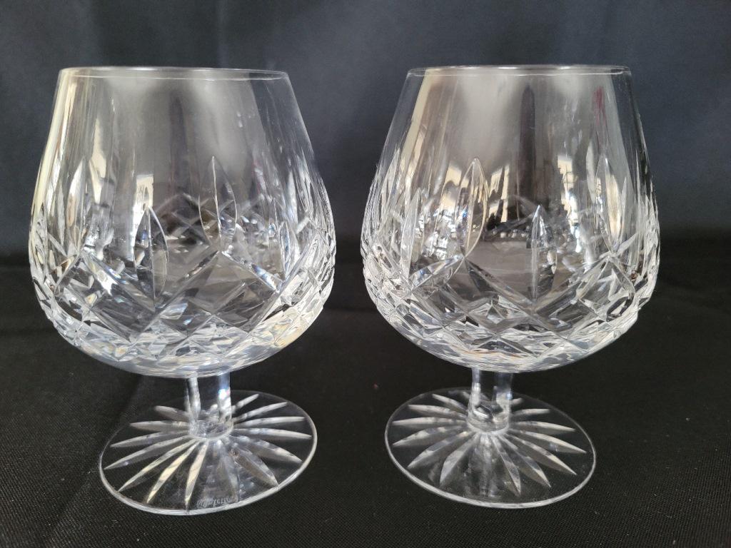 PAIR OF LISMORE WATERFORD CRYSTAL WINE GLASSES: PAIR OF WATERFORD CRYSTAL HEAVY WINE GLASSES STUNNING PAIR OF BEAUTIFUL HEAVY WEIGHT CRYSTAL GLASSES THAT WILL GRACE ANY TABLE SETTING. WATERMARKED ON BASE