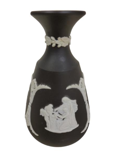 VINTAGE WEDGEWOOD BLACK JASPERWARE VASE / URN (1 of 6)