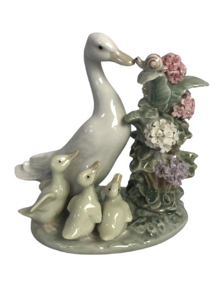 LLADRO MOTHER GOOSE RETIRED #1439 (1 of 6)