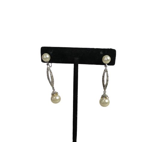 VTG SILVERTONE CLIP EARRINGS W/ PEARL & RHINESTONE (1 of 3)