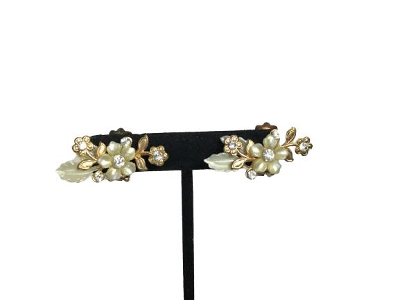 VTG GOLD CLIP EARRINGS W/FLOWER BOUQUET 1.5" (1 of 3)