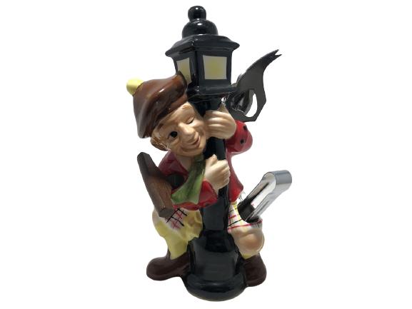 CERAMIC MAN W/ KILT & LAMPOST KITCHEN TOOL HOLDER (1 of 4)