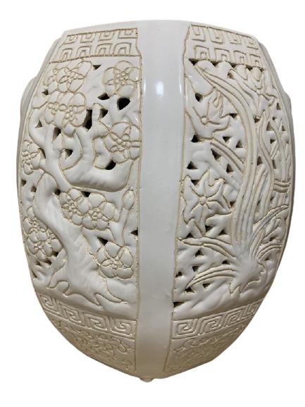 VINTAGE IVORY CERAMIC GARDEN SEAT 17 1/2": VINTAGE IVORY CERAMIC GARDEN SEAT -17 1/2" -VERY GOOD CONDTION