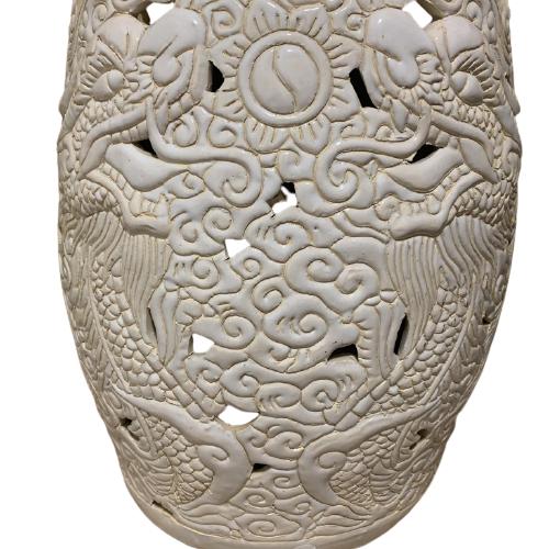 VINTAGE IVORY CERAMIC GARDEN SEAT: VINTAGE IVORY CERAMIC GARDEN SEAT -17 1/2" -VERY GOOD CONDTION