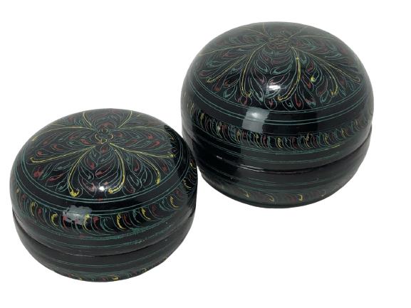 VTG PAIR OF HAND PAINTED TRINKET BOXES 3" EACH (1 of 4)