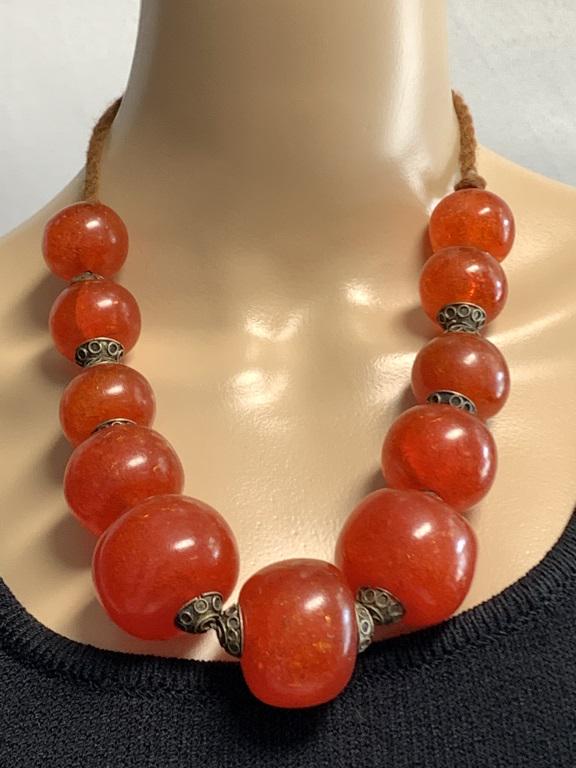 VINTAGE CHUNKY RED BEADED NECKLACE 25"L (1 of 3)