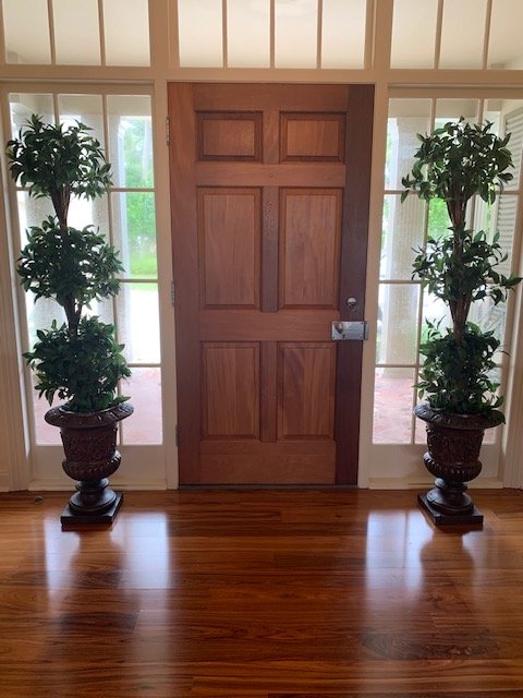 BEAUTIFUL PAIR OF TOPIARIES WITH URNS 76" (1 of 2)